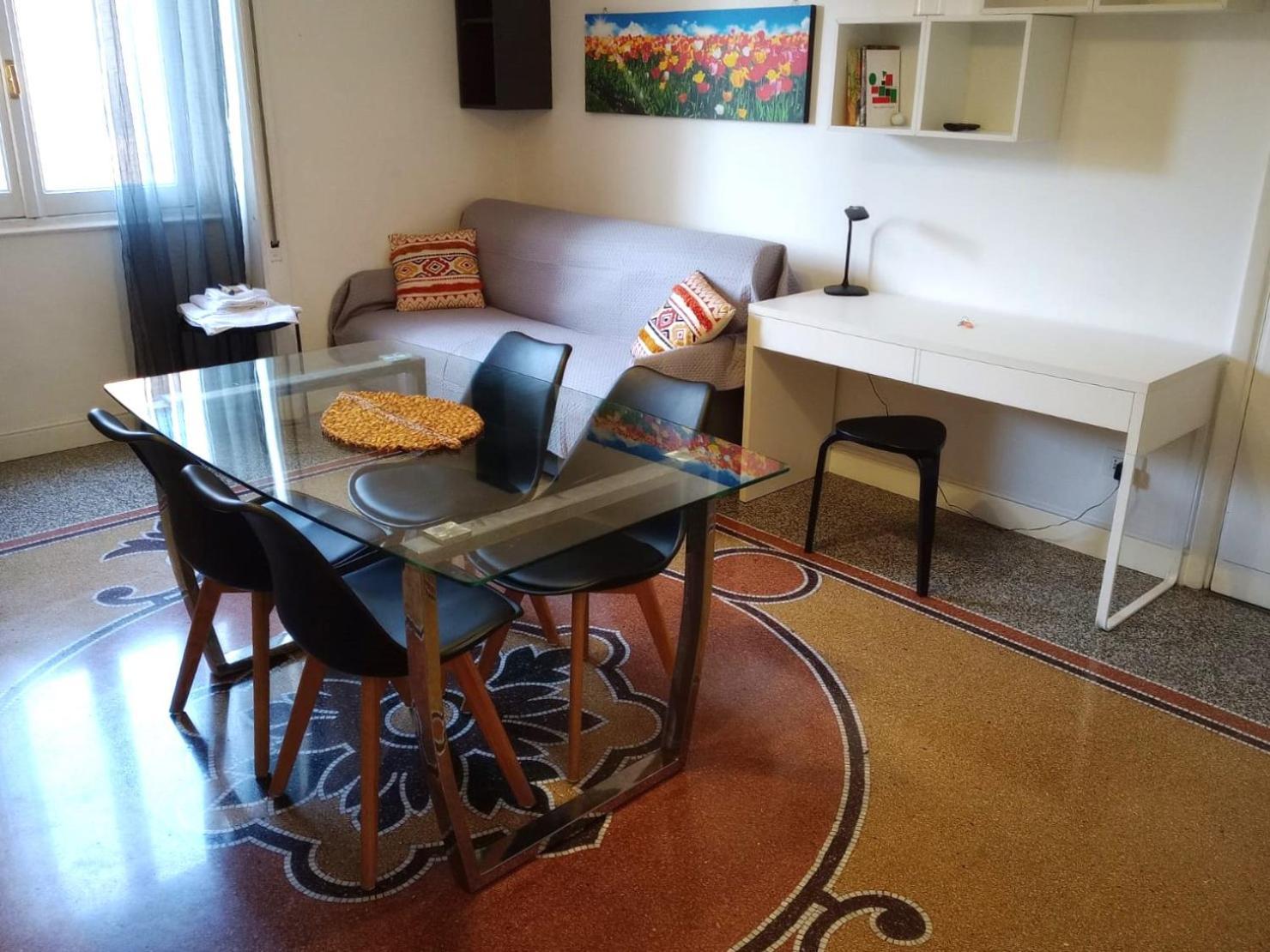 Joivy Elegant 1-Bedroom Flat Near Spianata Castelletto Genoa Bagian luar foto